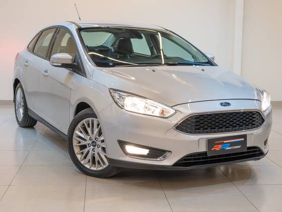 FORD FOCUS 2.0 SE PLUS FASTBACK 16V FLEX 4P POWERSHIFT